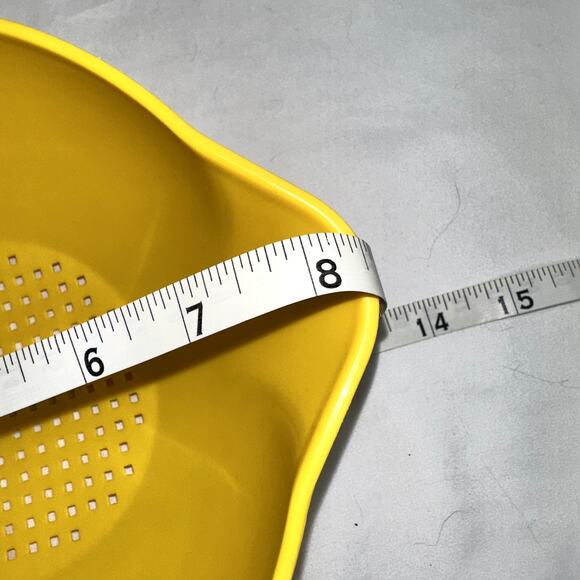 Vintage Tupperware Yellow 1 quart Kitchen Double Spout Colander Strainer - Picture 4 of 5